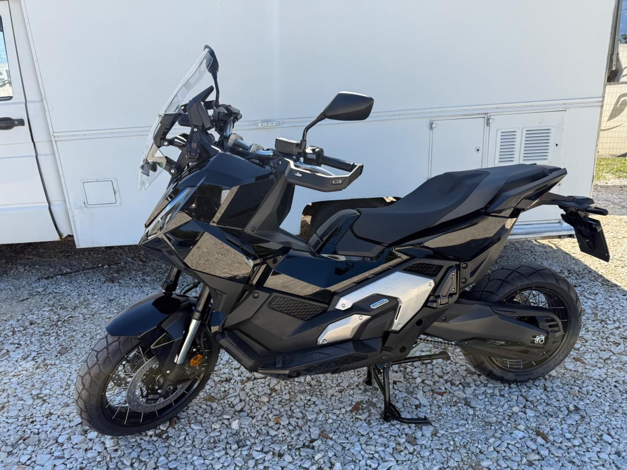 Honda X-ADV 750 nuovo TRIS DI VALIGIE