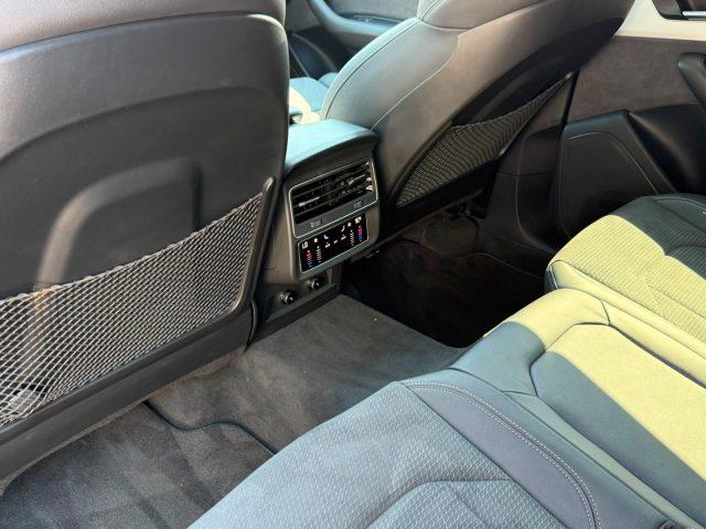 AUDI Q8 50 TDI 286 CV quattro S line edition Black Pack