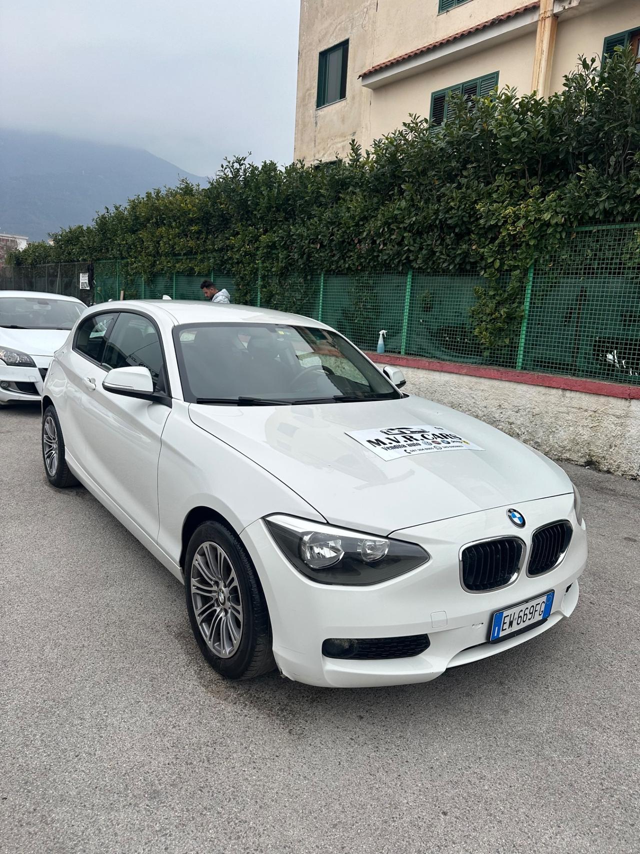 Bmw 114 114d 3p. Unique