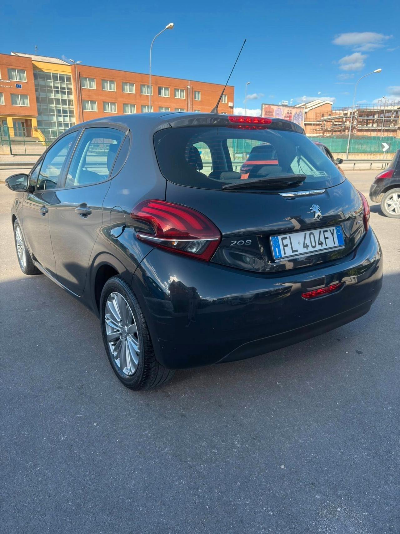 Peugeot 208 PureTech 82 5p. GPL Allure