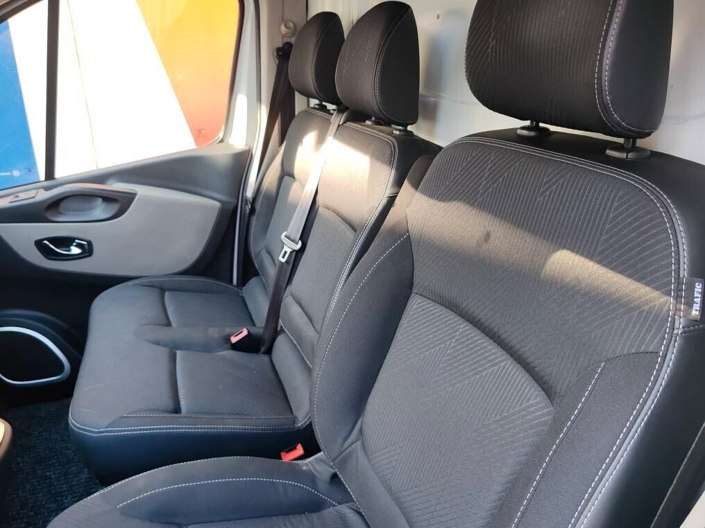 RENAULT TRAFIC 3 POSTI