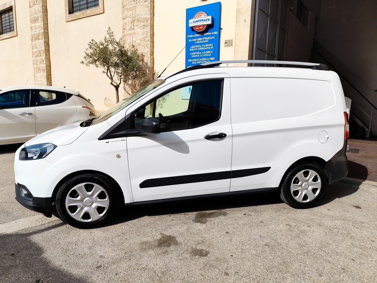 Ford Transit Courier 1.5 TDCi 100CV Van Entry