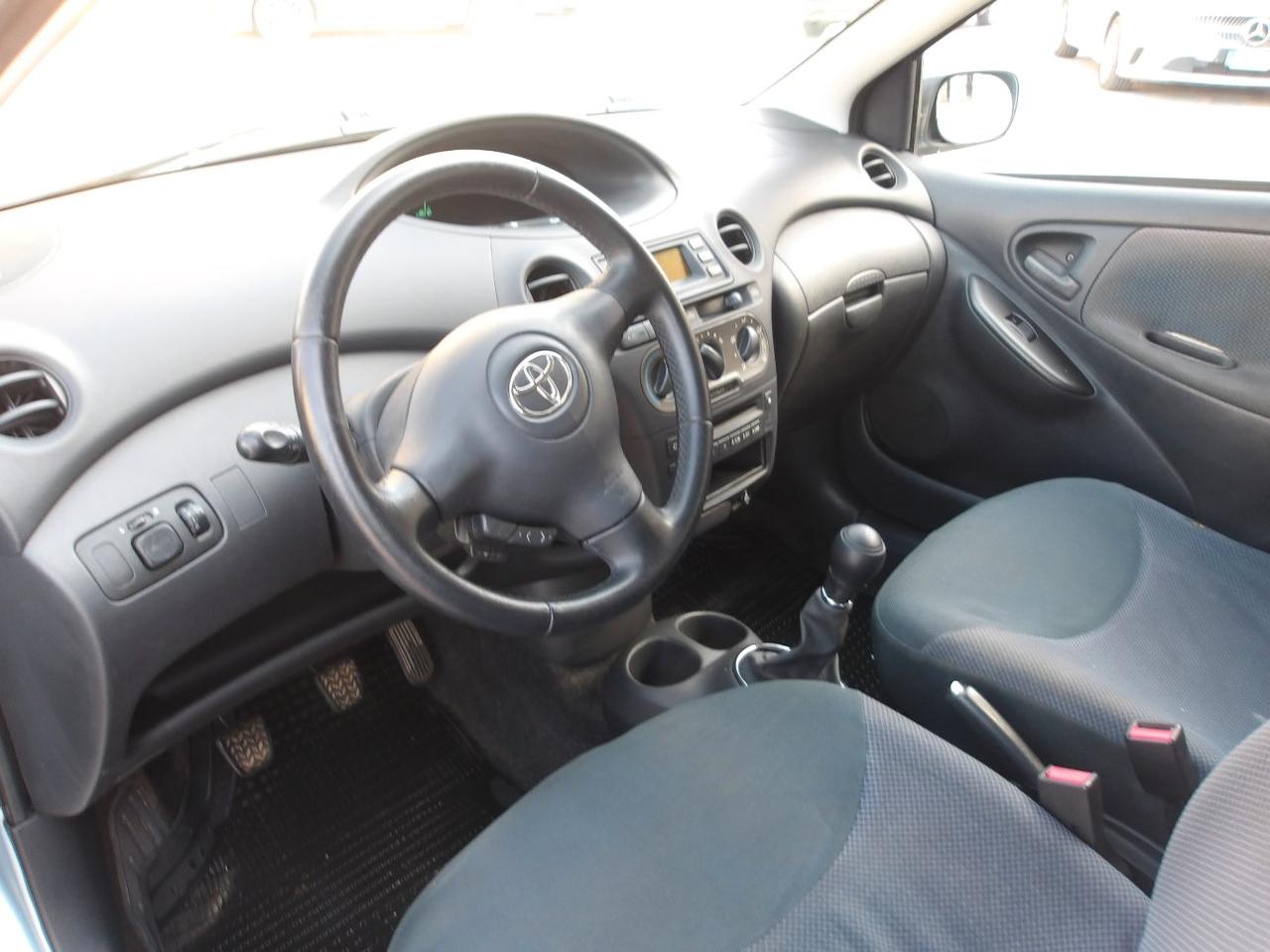 TOYOTA YARIS 1.0 5 PORTE