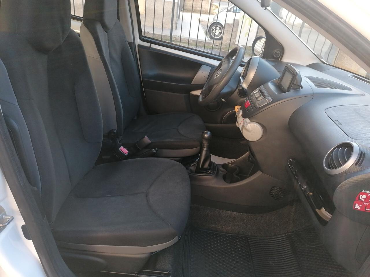 Toyota Aygo 1.0 12V 5 porte Lounge - Navy
