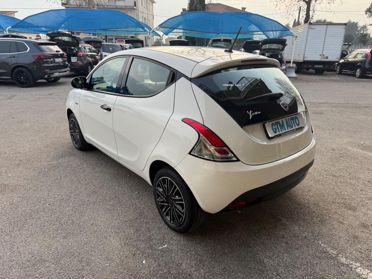 Lancia Ypsilon 1.2 69 CV 5 porte GPL-Neopatentati