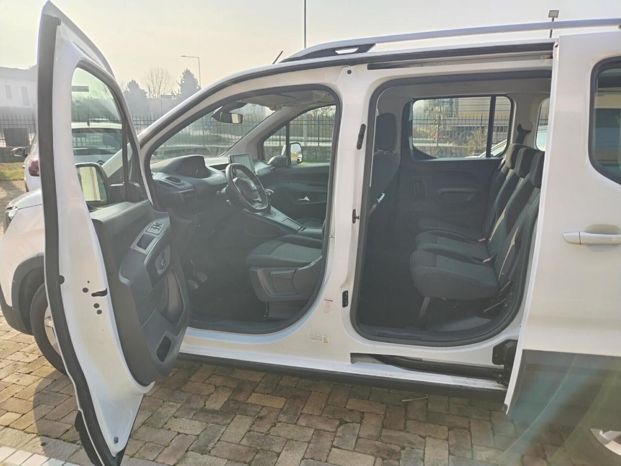 Peugeot Rifter 130cv. full.