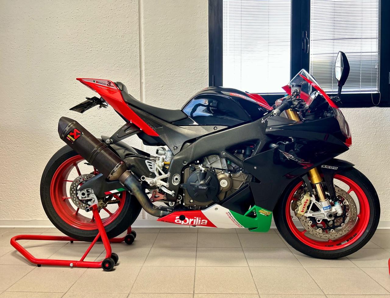 Aprilia RSV4 - Factory