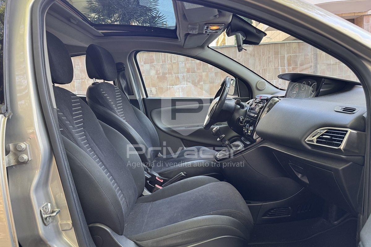 LANCIA Ypsilon 1.2 69 CV 5 porte S&S Platinum