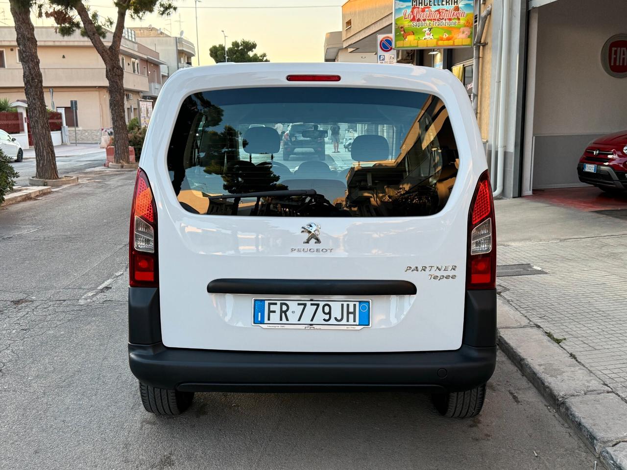 Peugeot Partner Tepee BlueHDi 5POSTI AUTOCARRO N1