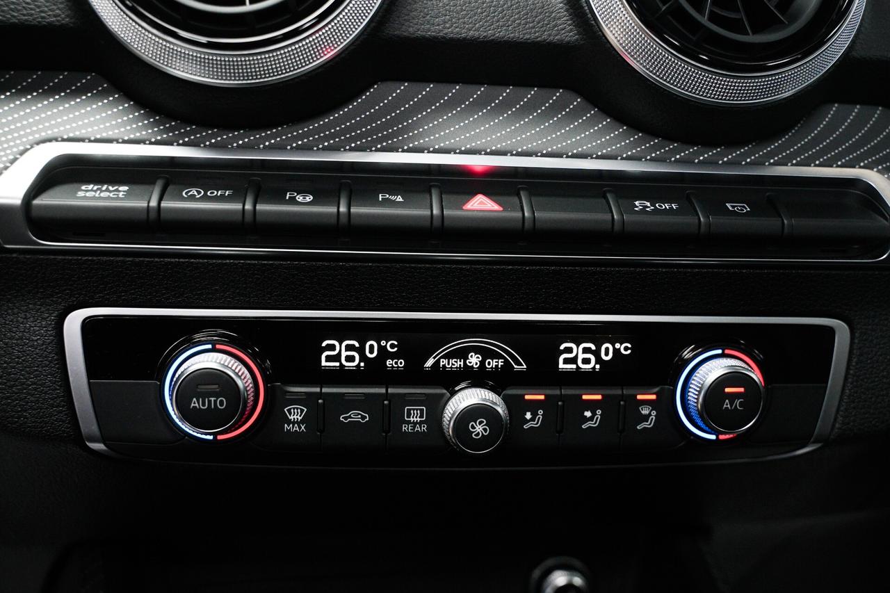 Audi Q2 35 TDI S tronic Identity Black