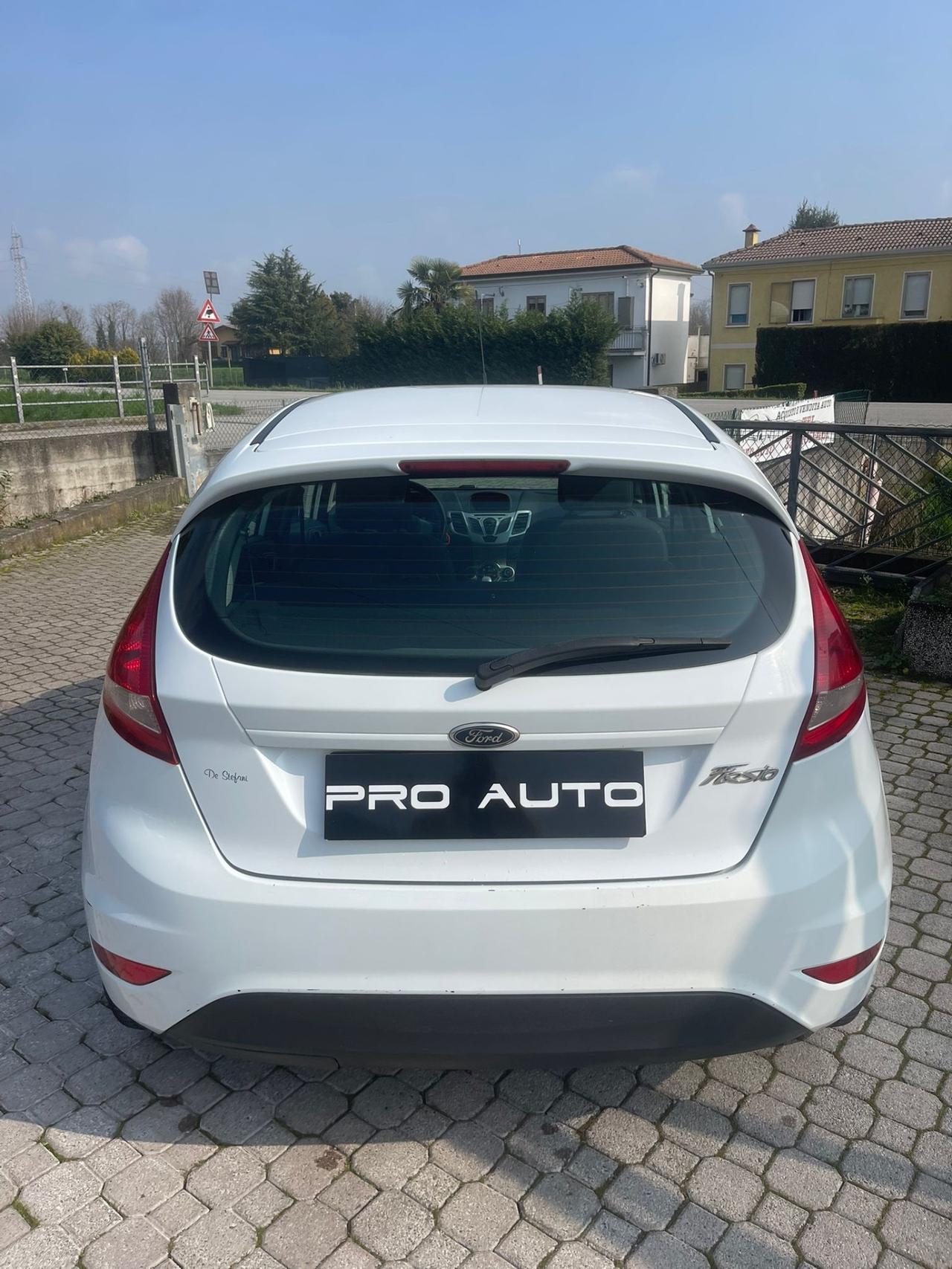 Ford Fiesta 1.4 5 porte Bz.- GPL Titanium