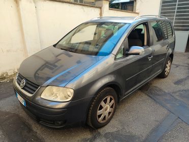 Volkswagen Touran 2.0 16V TDI DSG Highline