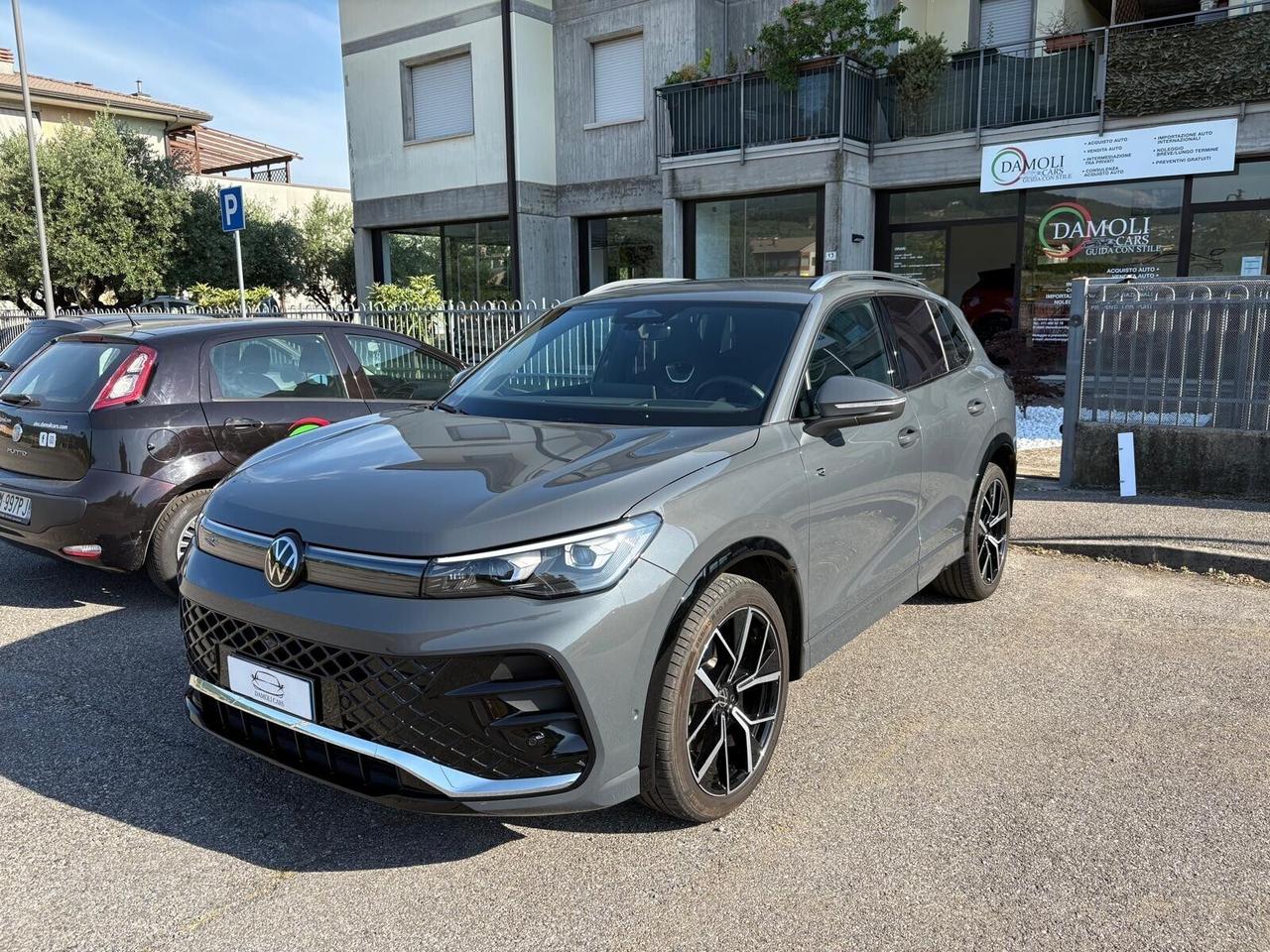 Volkswagen Tiguan VOLKSWAGEN TIGUAN 2.0 TDi R-LINE