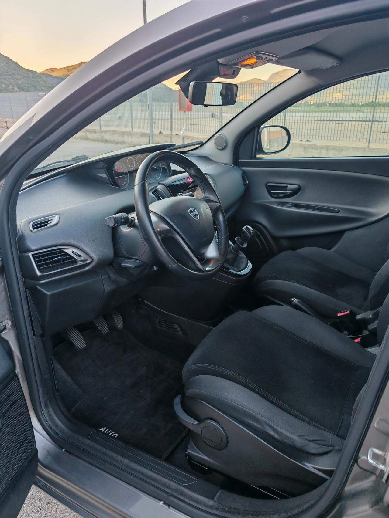 Lancia Ypsilon 1.2 69 CV Platinum