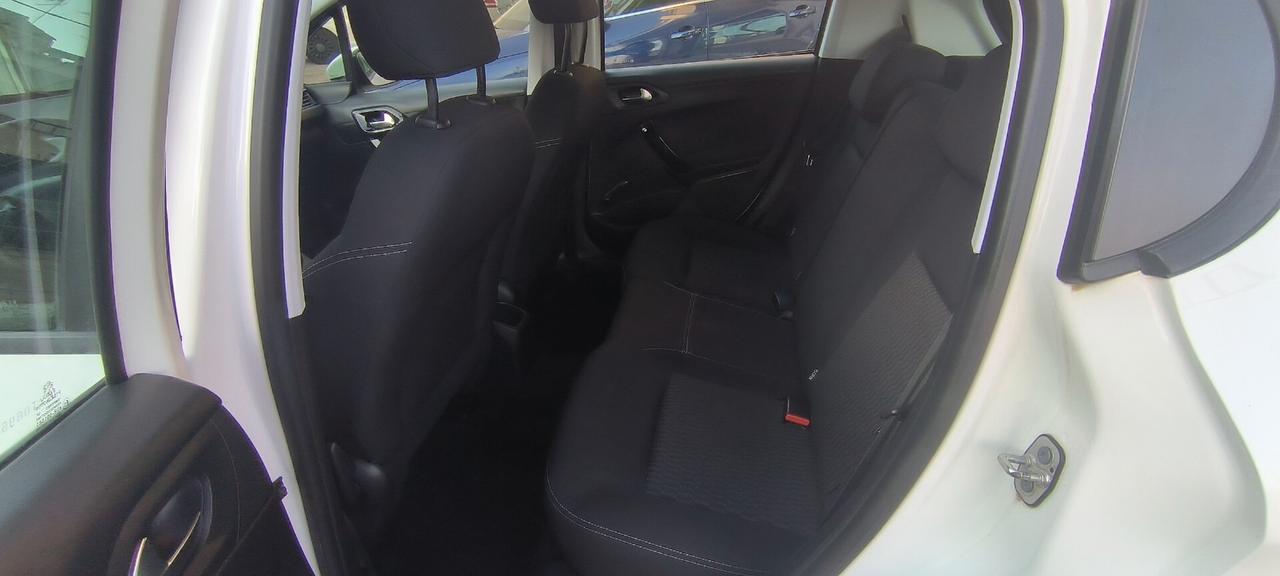 Peugeot 208 BlueHDi 100 S&S 5 porte Allure