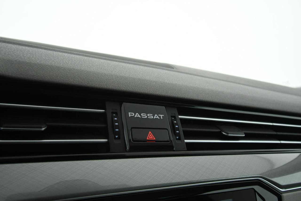 VOLKSWAGEN Passat Variant 2.0 tdi Business 150cv dsg CAMERA+LED+PELLE+ACC
