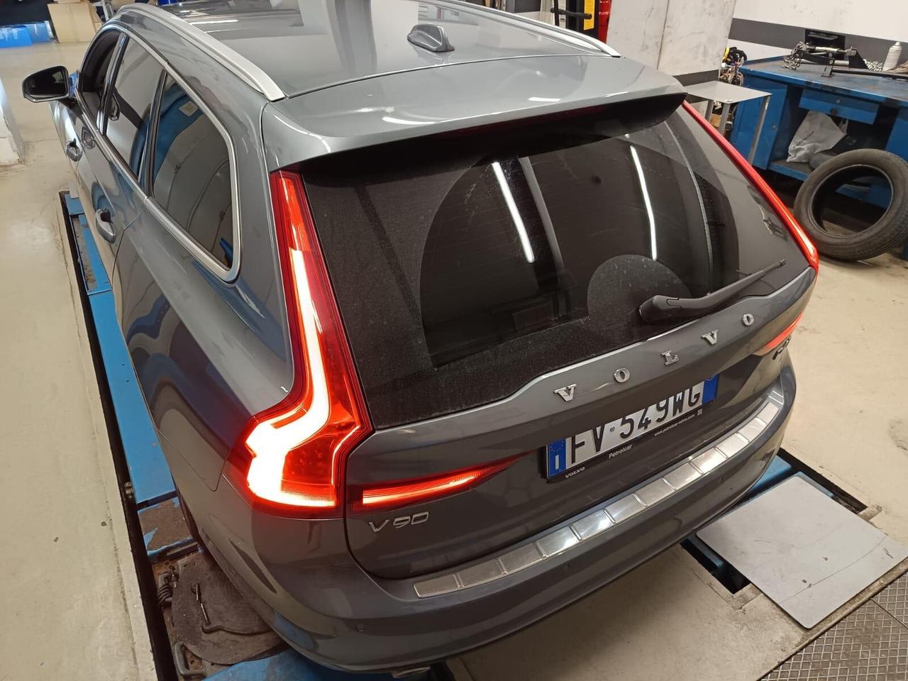 Volvo V90 D4 AWD Geartronic Momentum