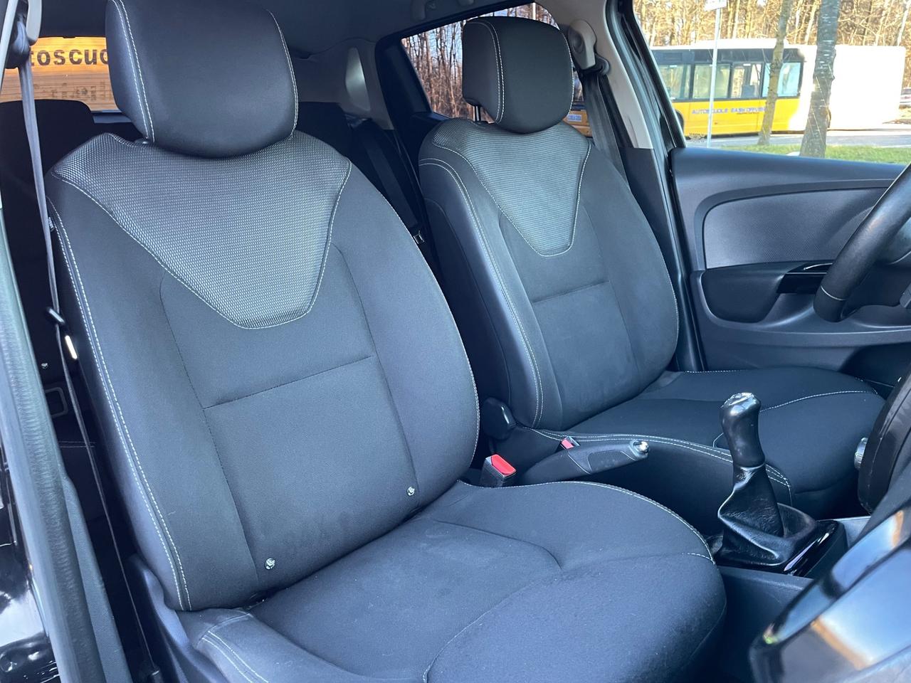 Renault Clio 1.2 16V 5 porte Live!* Neo patentati *