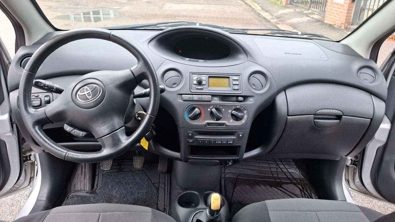 Toyota Yaris 1.0i 16V cat 3 porte Sol