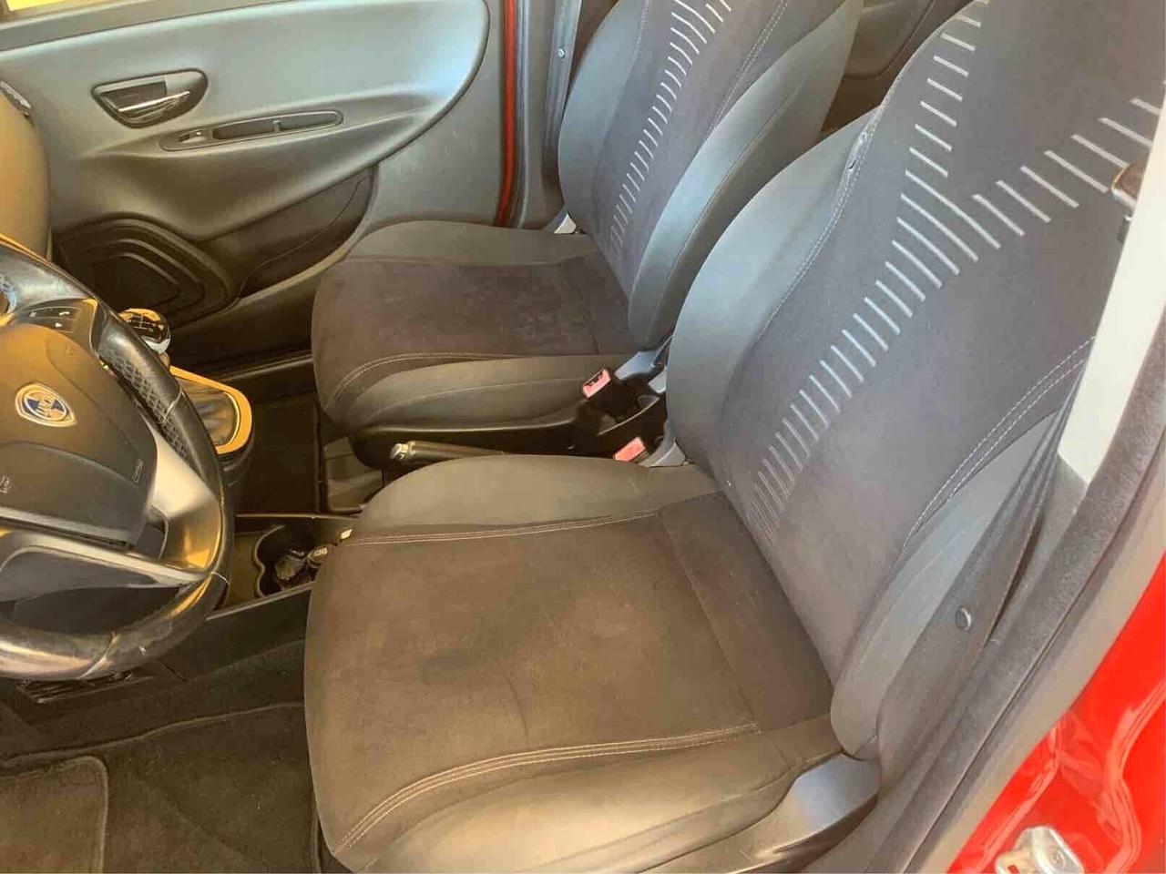 Lancia Ypsilon