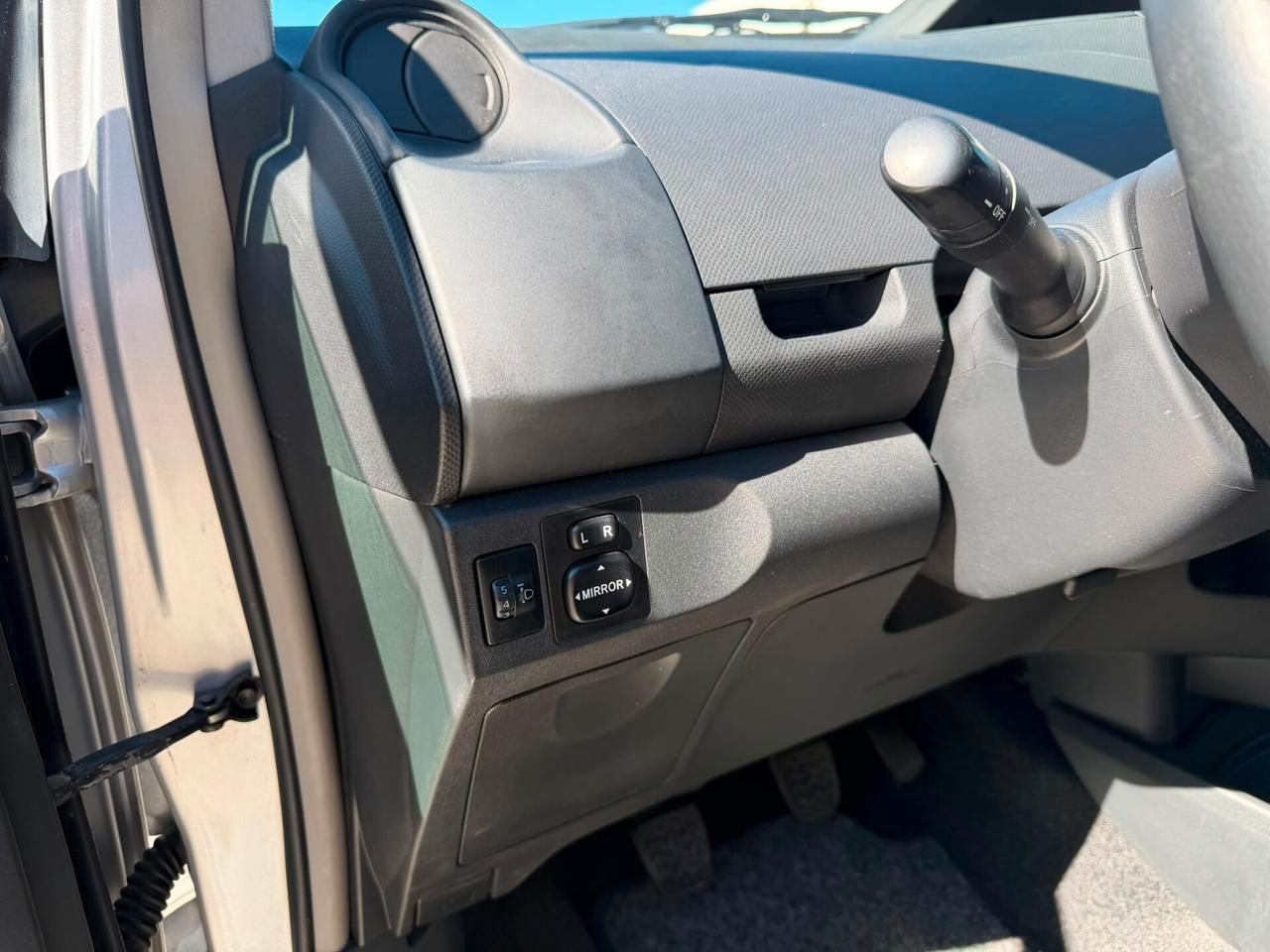 Toyota Yaris 1.0 5 porte Sol