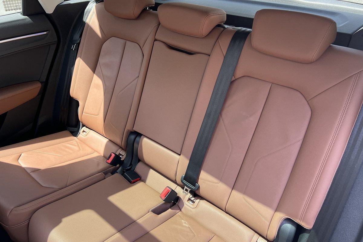 AUDI Q3 35 TFSI Business Advanced