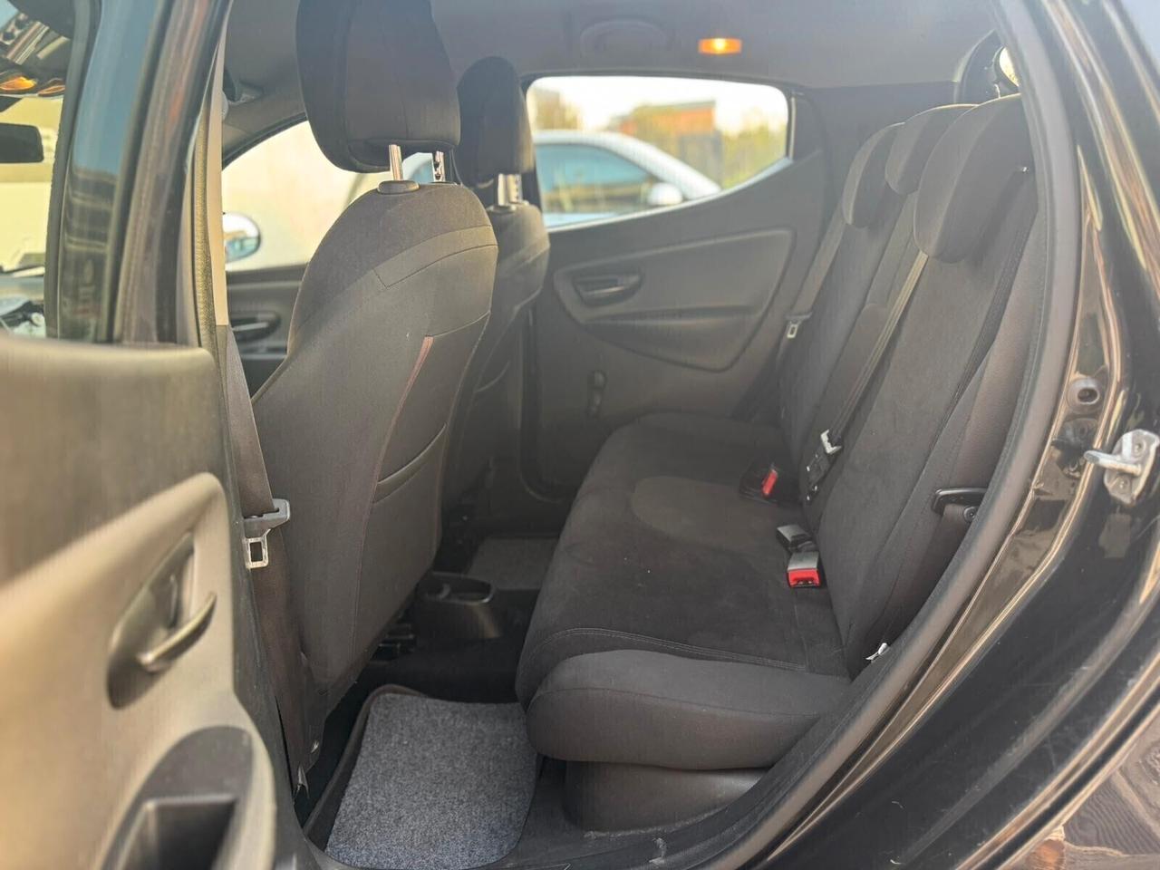 Lancia Ypsilon 1.2 69 CV 5 porte S&S Gold