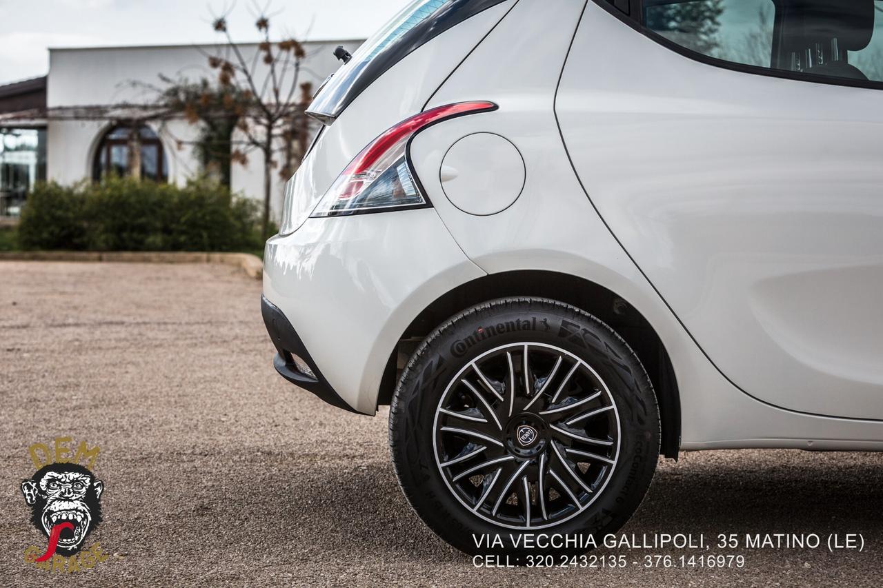 Lancia Ypsilon 1.2 69 CV 5 porte Elefantino Blu