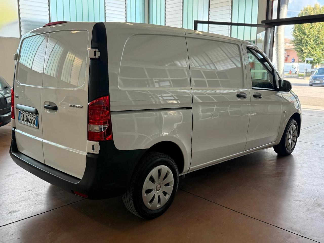 Mercedes Benz VITO 114 CDI COMPACT 2.2 6 MARCE COMPACT