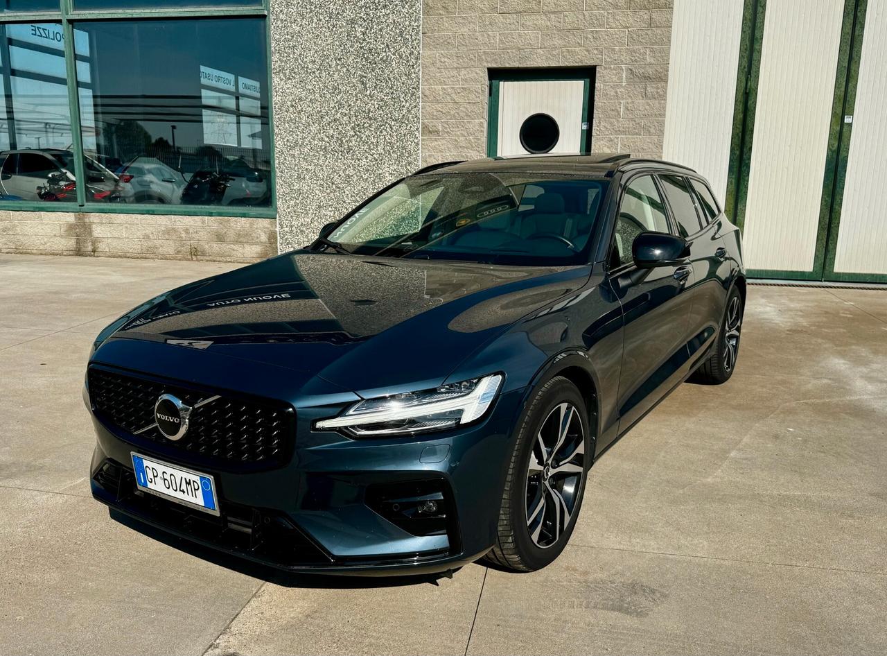 Volvo V60 2.0 B5 Ultimate Dark R Design 4x4 Mild Hybrid