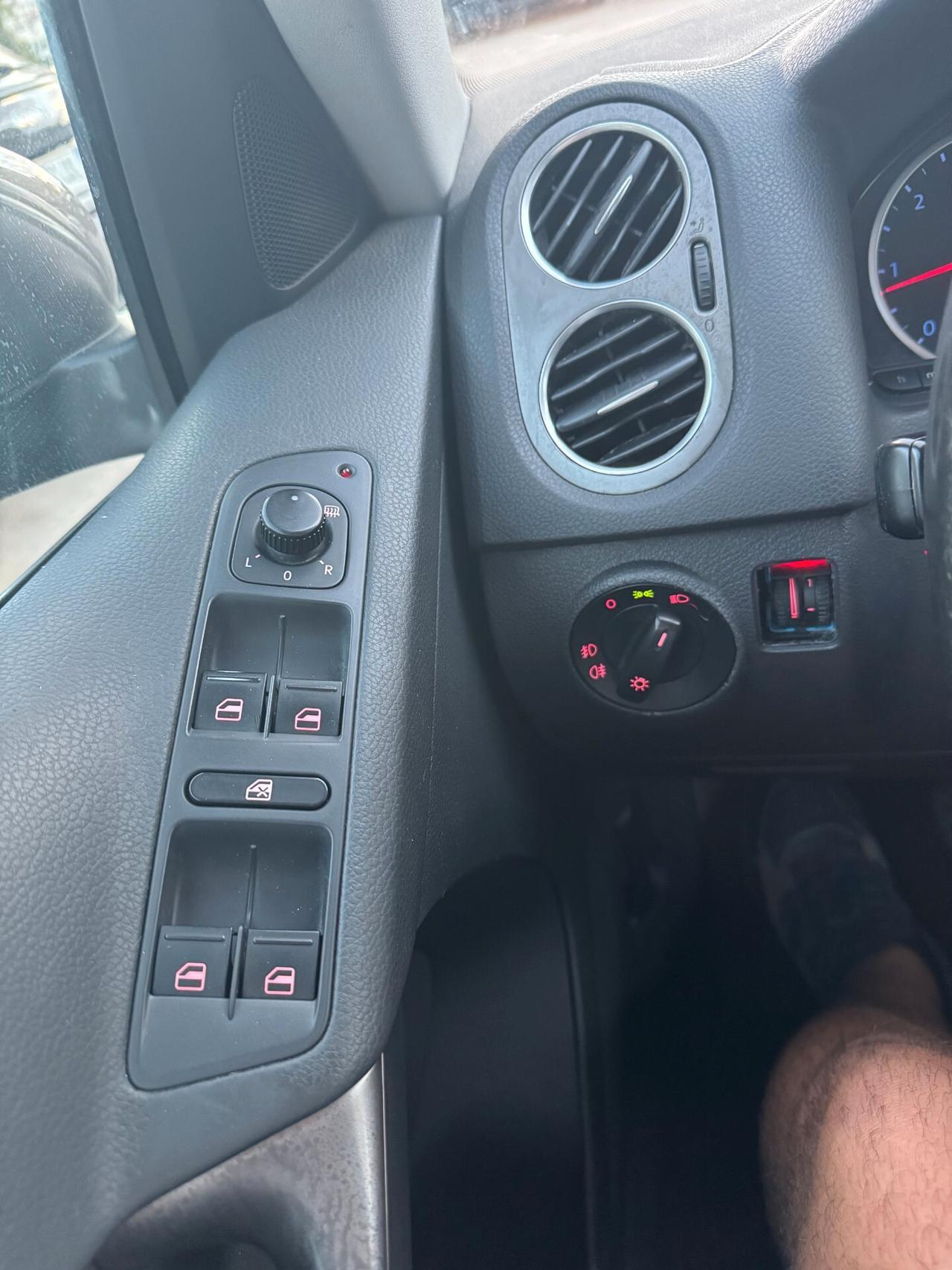 Volkswagen Tiguan 2.0 16V TDI DPF Sport & Style (18°)