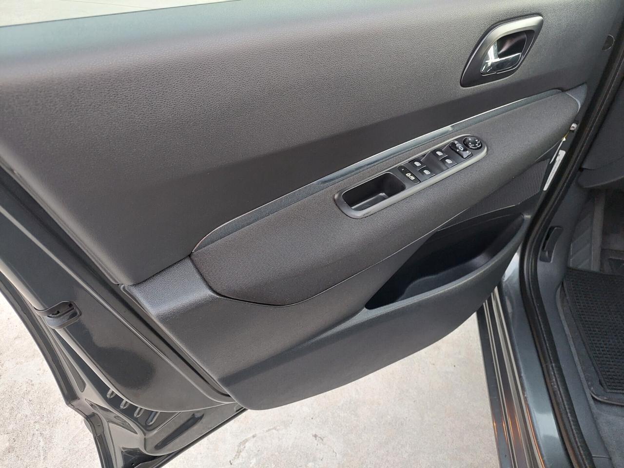 Peugeot 5008 1.6 HDi 110CV 80.000km 7posti