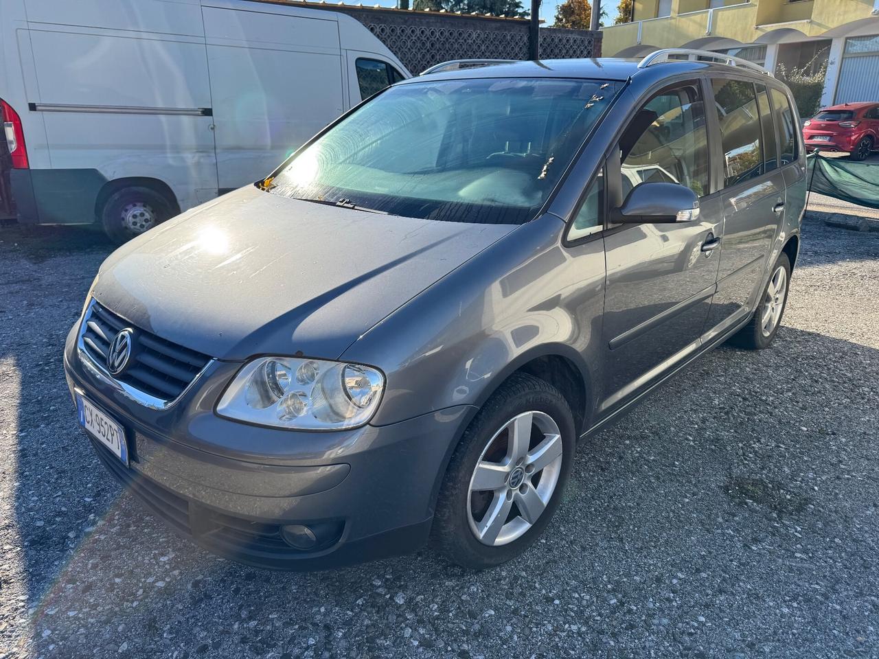 VW Touran 2.0 TDI 7 Posti VOLANO RUMOROSO !!!