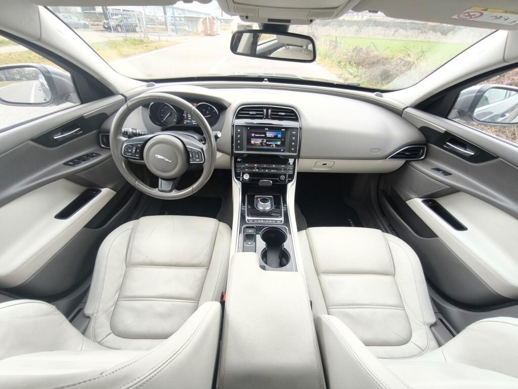 JAGUAR XE 2,0 180CV- AUTOMATICA-EURO 6- MOTORE NUOVO