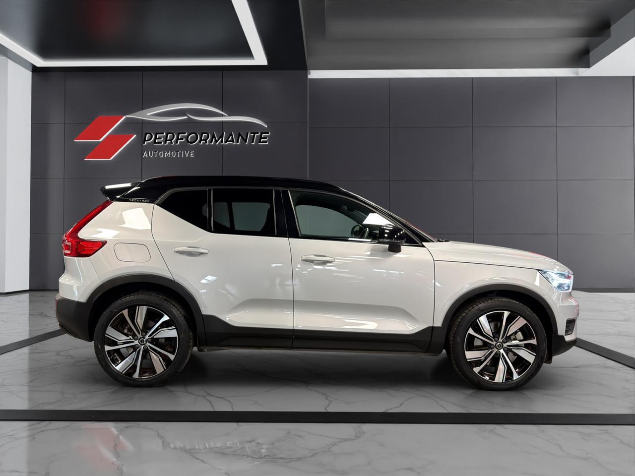Volvo XC40 1.5 t4 phev R-design auto my21 - 24 MESI GARANZIA