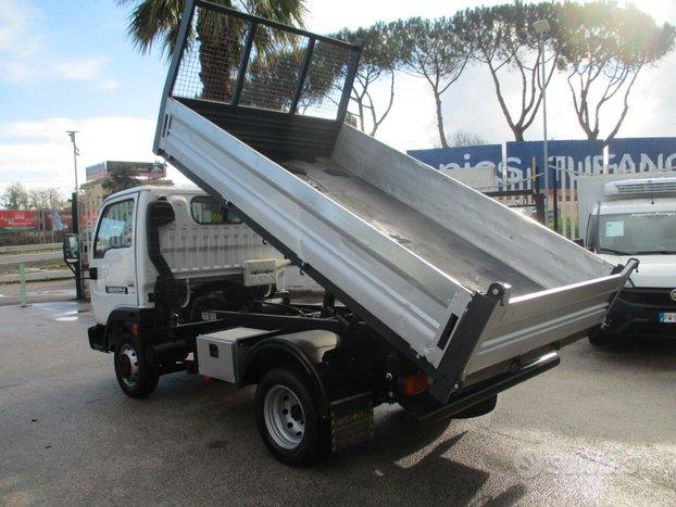 Nissan Cabstar 3000 120CV RIBALTABILE TRILATERALE