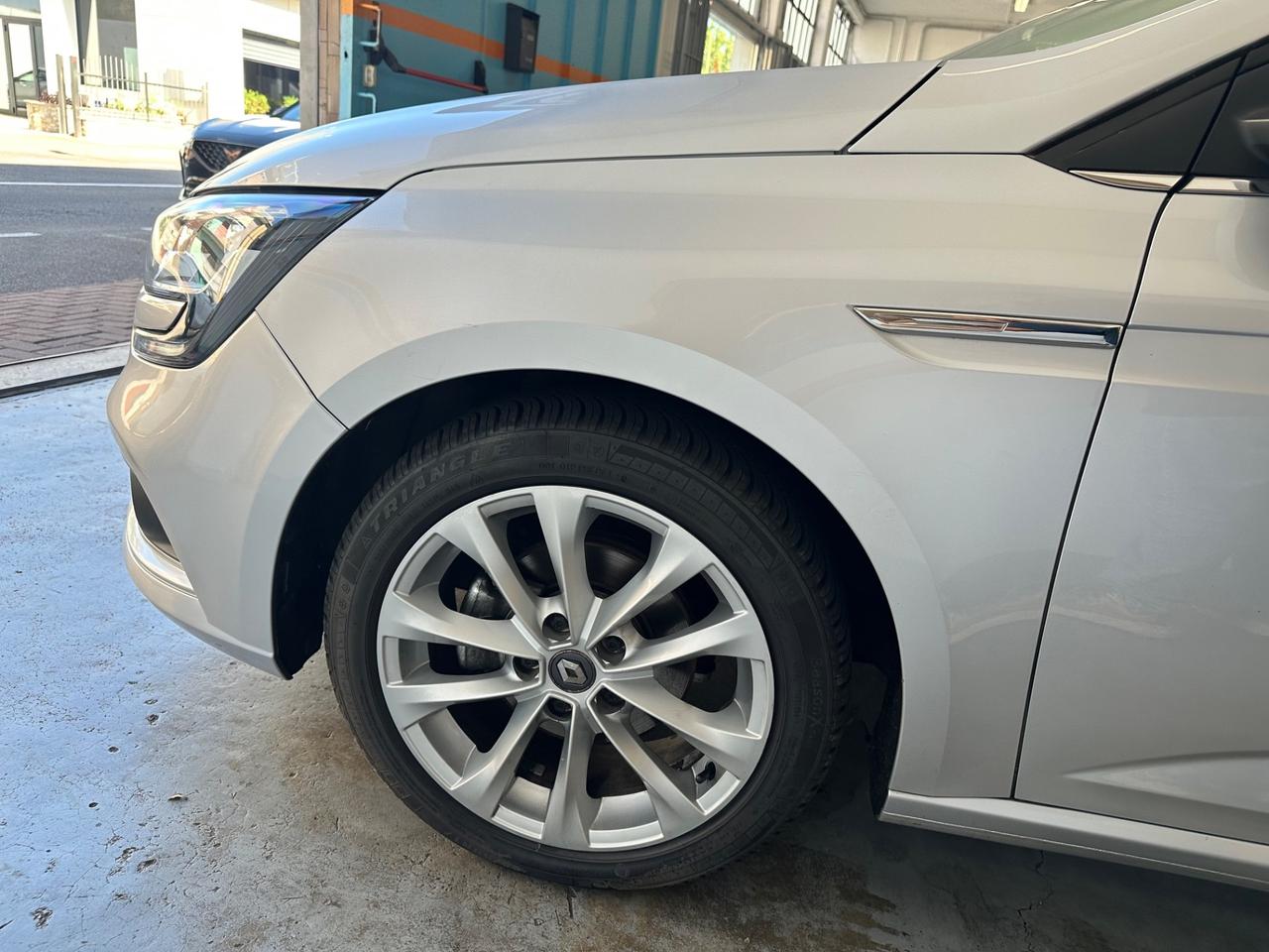 Renault Mégane Sporter TCe 140 CV EDC Intens