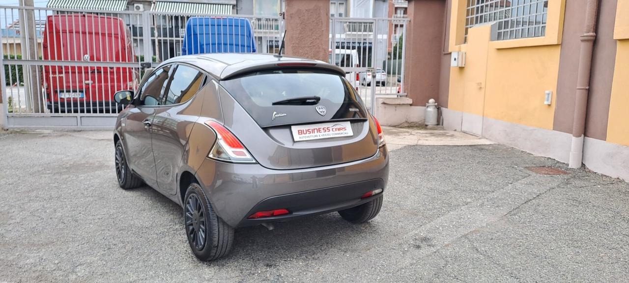 Lancia Ypsilon 1.0 FireFly 5 porte S&S Hybrid Ecochic Silver KM. 18000 AUTO PER NEOPATENTATI
