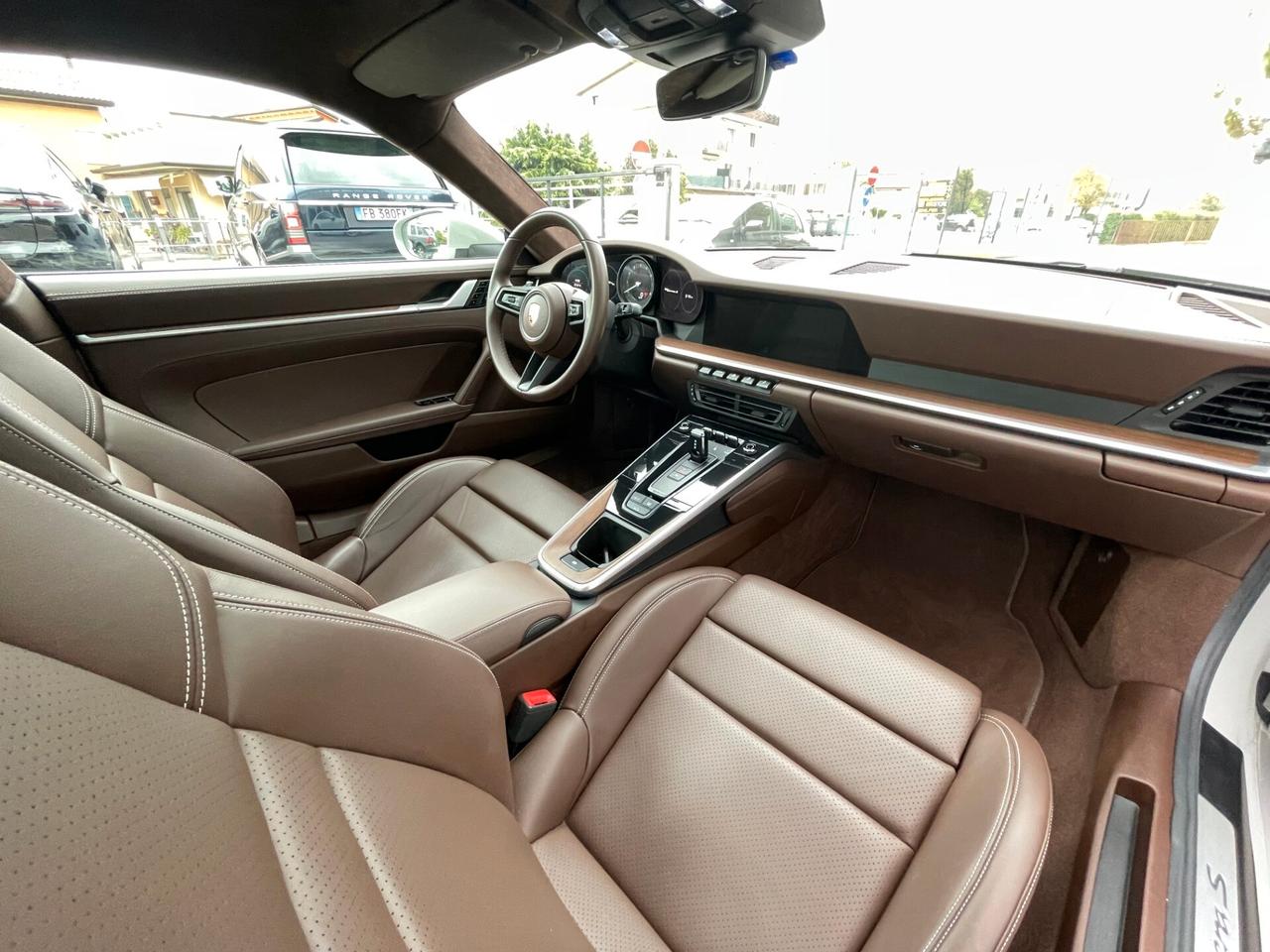 Porsche 911 Carrera S con soli 24.000 Km scarichi sport e tetto apribile pari a nuova