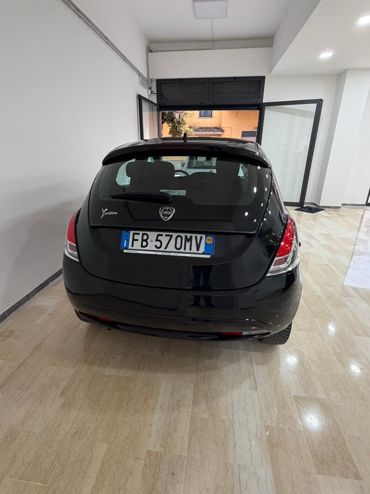 Lancia Ypsilon 1.2 69 CV 5 porte Silver