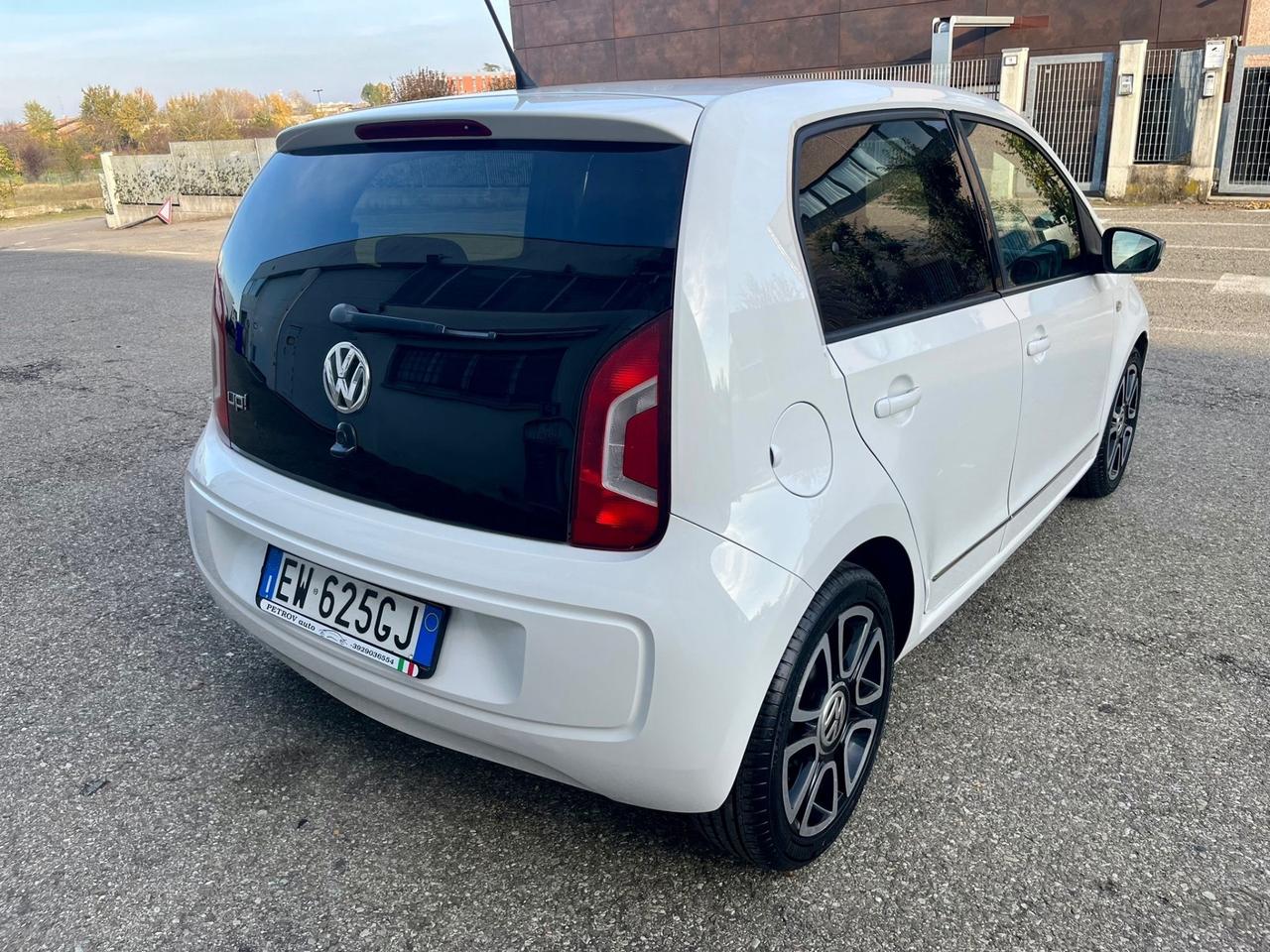 VW Up 1.0benz 2014 144.000km perfetta per neopatentati