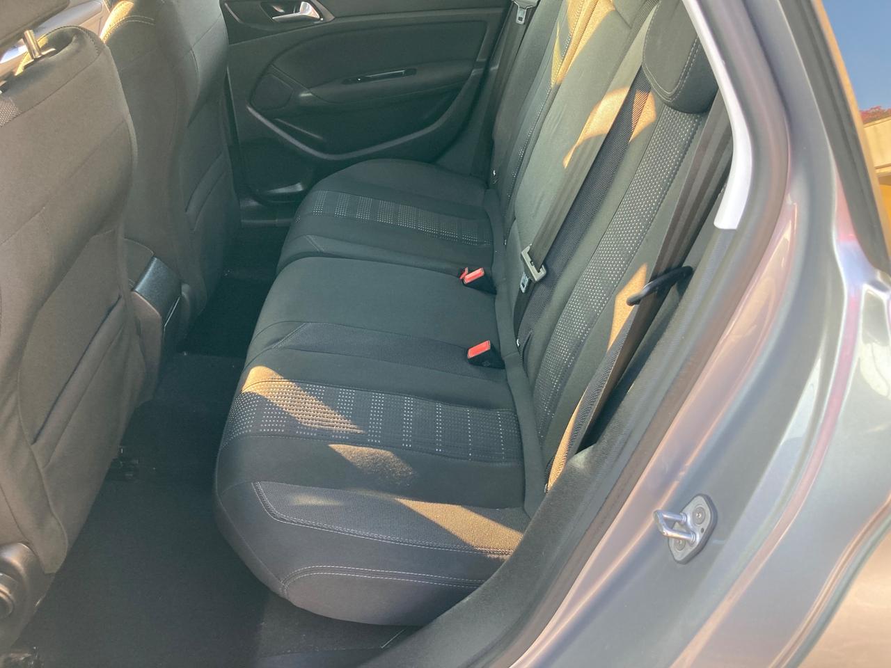 Peugeot 308 BlueHDi 120 S&S SW Allure ( Gancio Traino)