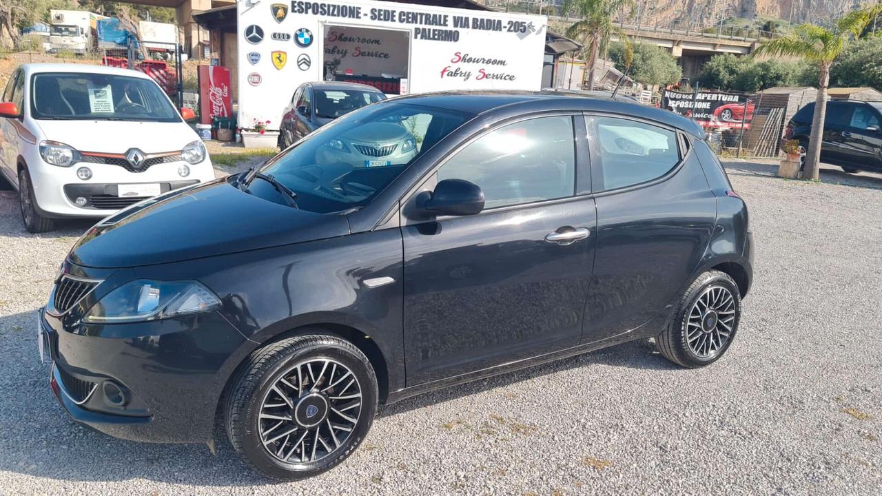 Lancia Ypsilon 1.0 FireFly 5 porte S&S Hybrid Maryne