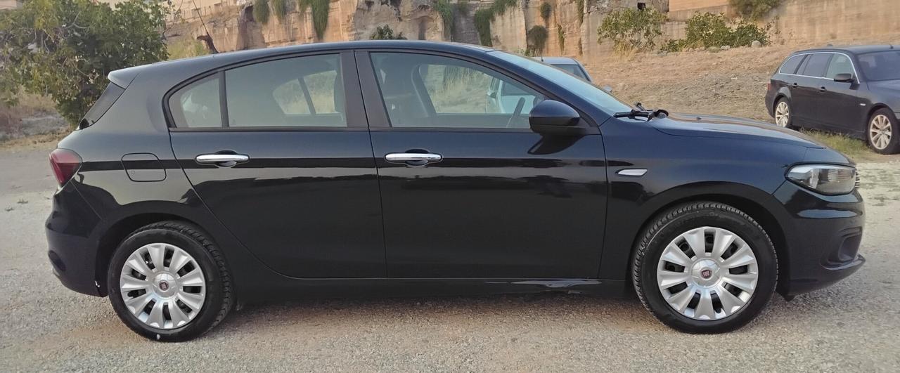 Fiat Tipo 1.6 Mjt S&S 5 porte S-Design