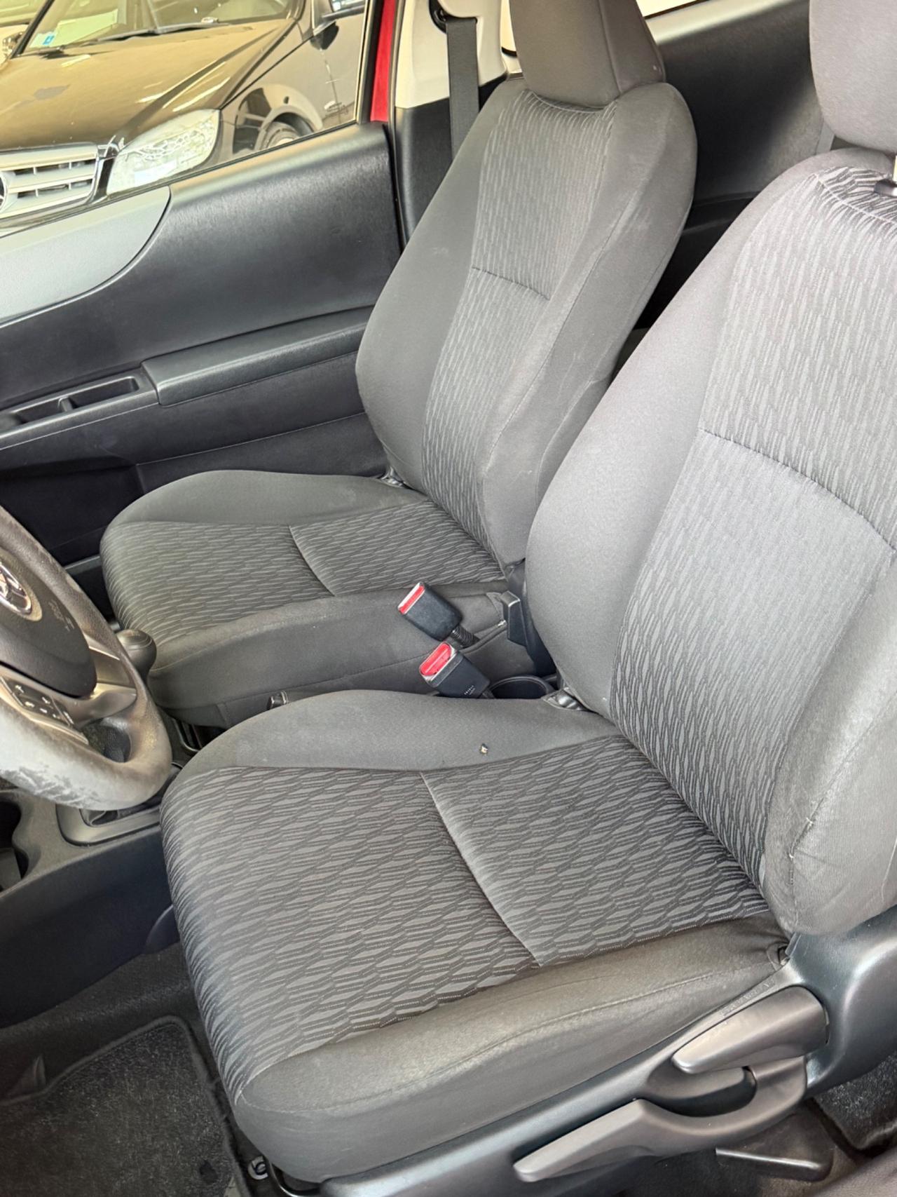 Toyota Yaris 1.0 3 porte Active neopatentati