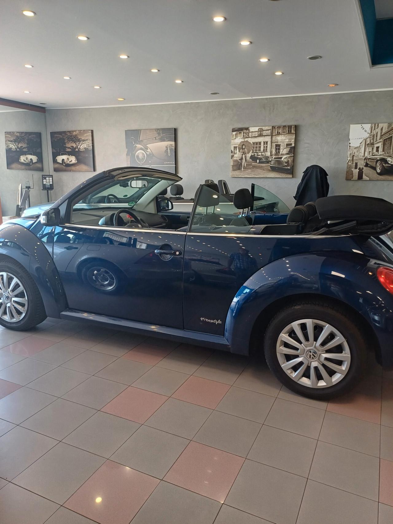 Volkswagen New Beetle 1.6 Cabrio NEOPATENTATI
