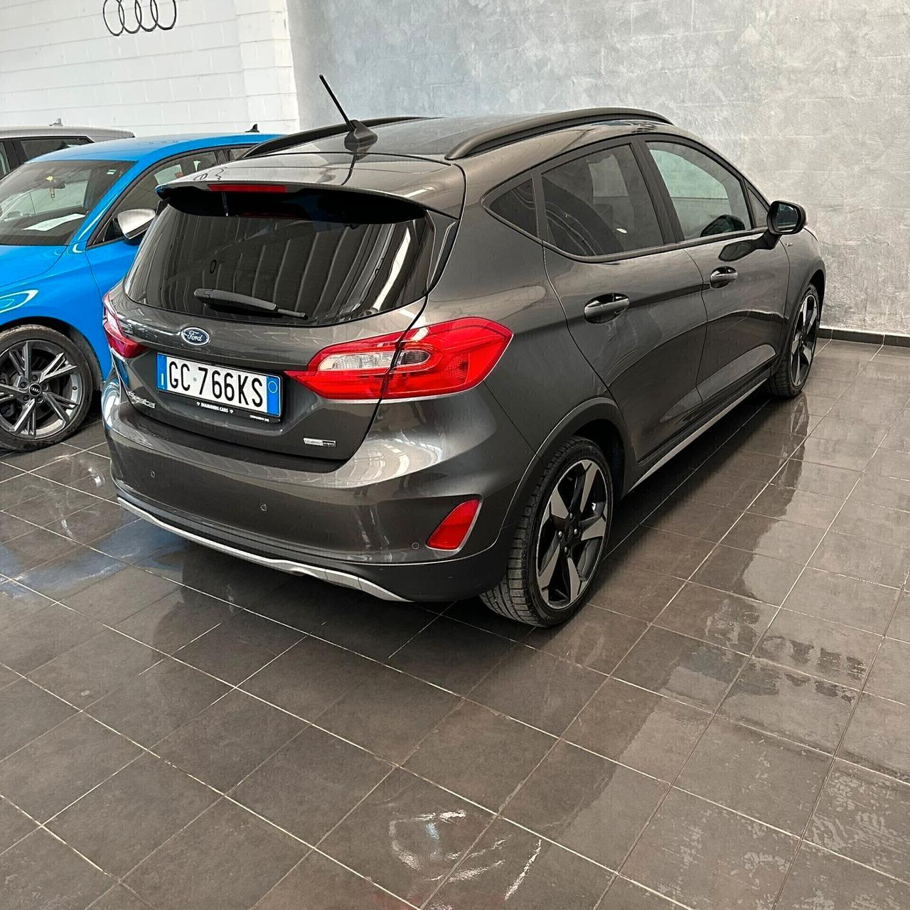 Ford Fiesta 1.0 Ecoboost Hybrid RADAR+CRUISE+NAVI+FARI LED