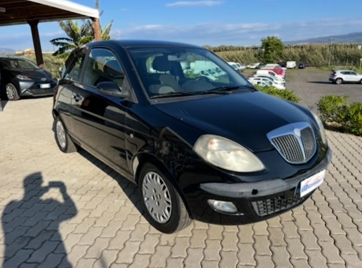 Lancia Ypsilon 1.2 16V Platino