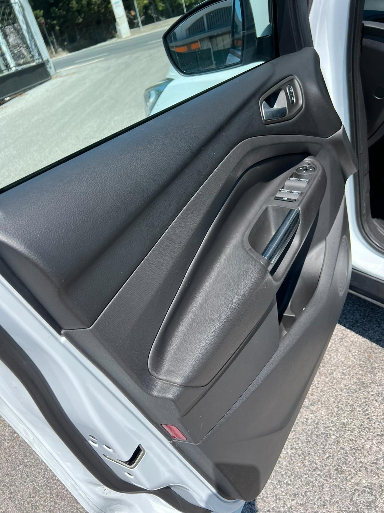 Ford Kuga 1.5 benzina - 19.200 KM!!!