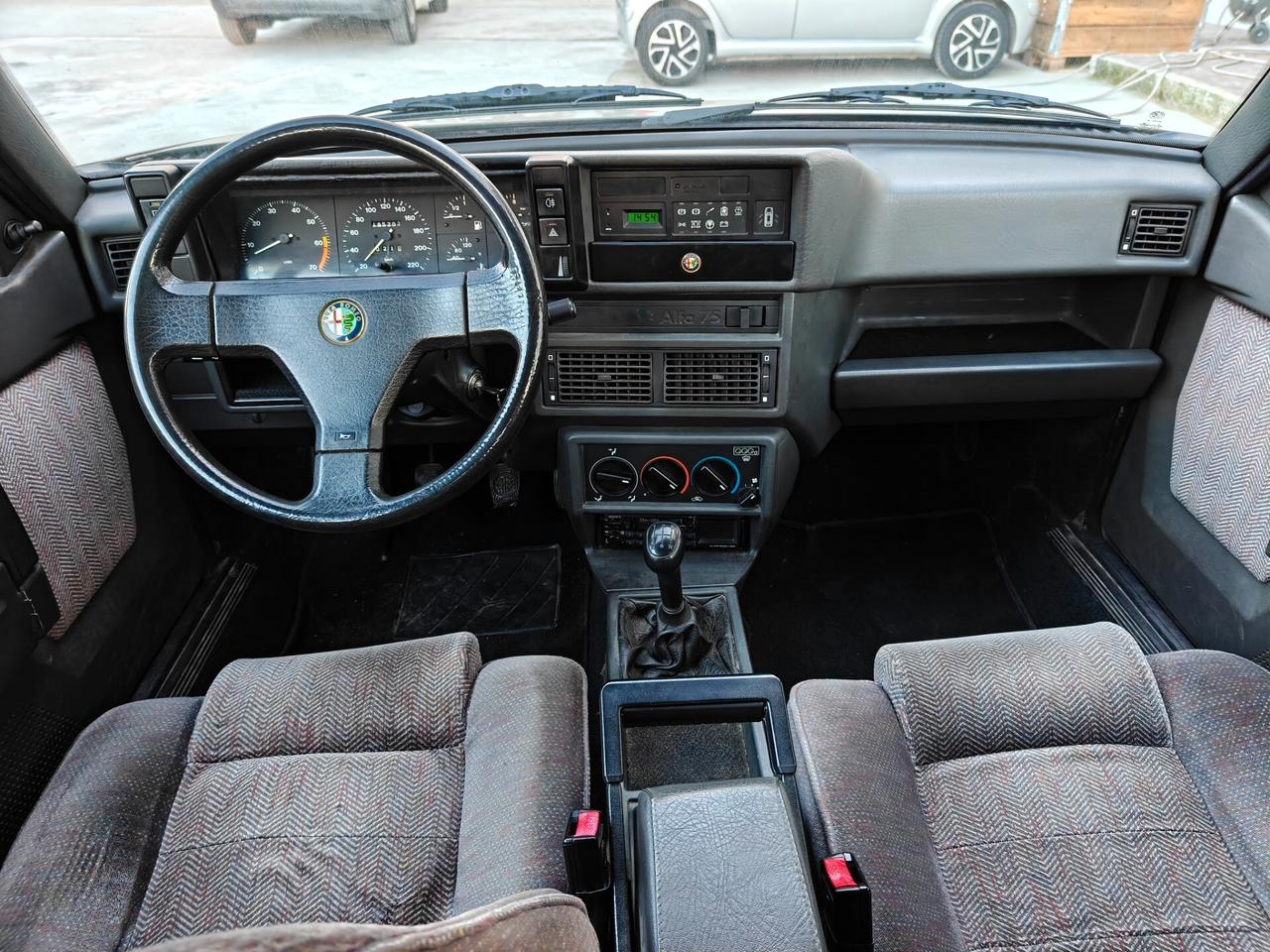 Alfa Romeo 75 motore nuovo